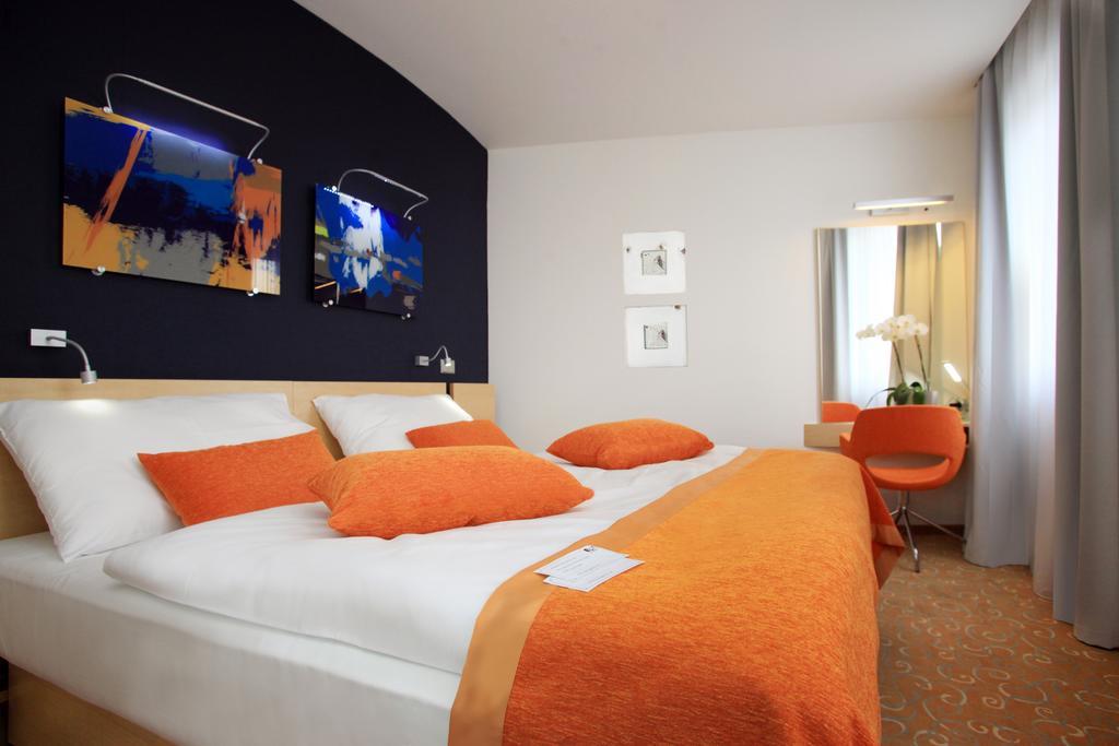 Orea Hotel Atrium Otrokovice Phòng bức ảnh