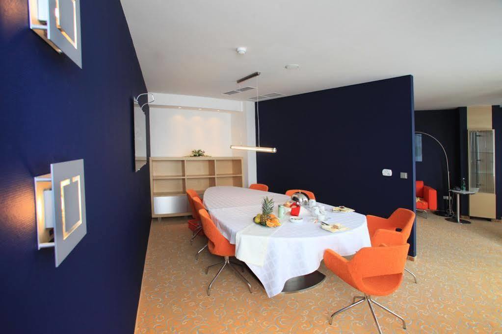 Orea Hotel Atrium Otrokovice Ngoại thất bức ảnh