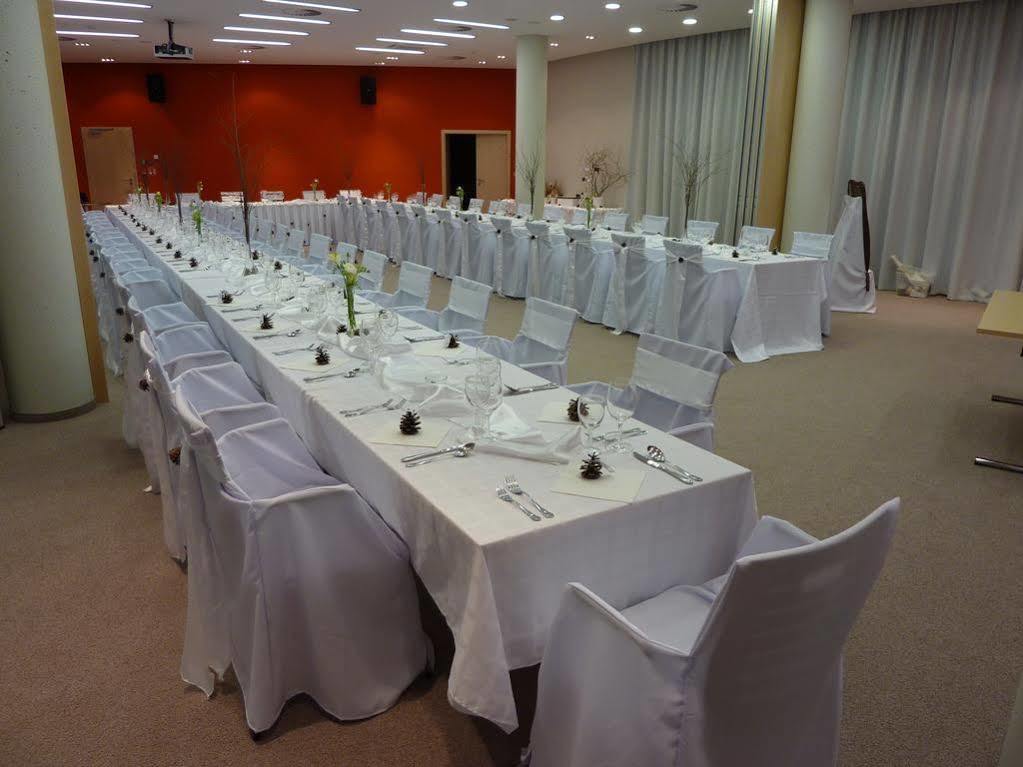 Orea Hotel Atrium Otrokovice Ngoại thất bức ảnh