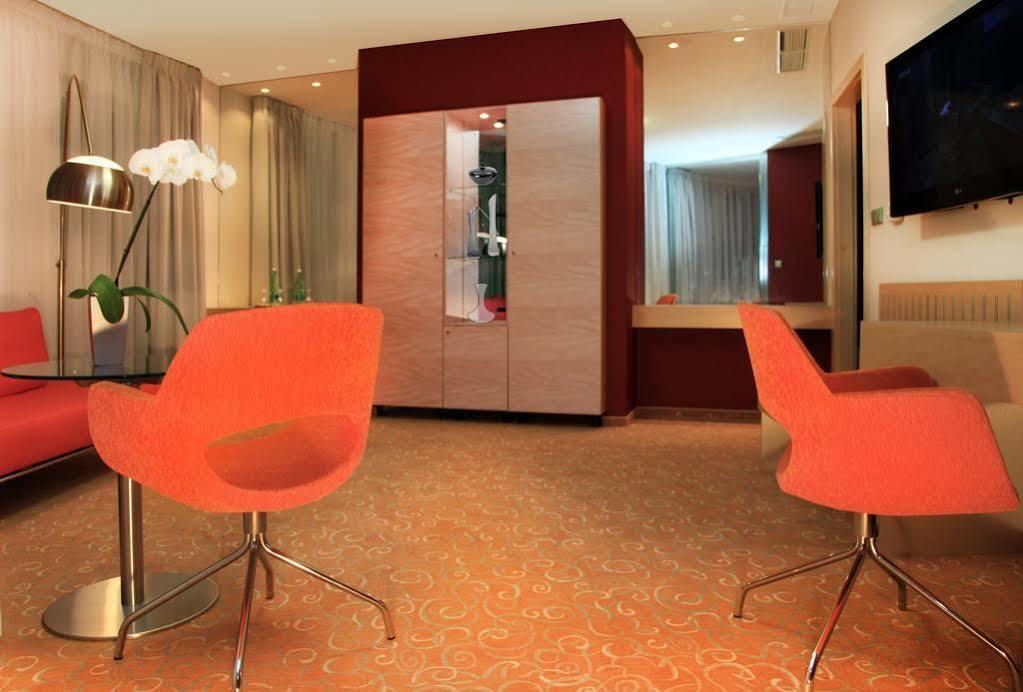 Orea Hotel Atrium Otrokovice Ngoại thất bức ảnh