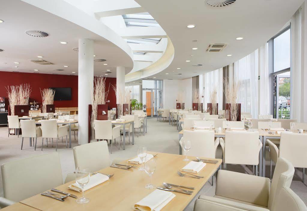 Orea Hotel Atrium Otrokovice Ngoại thất bức ảnh