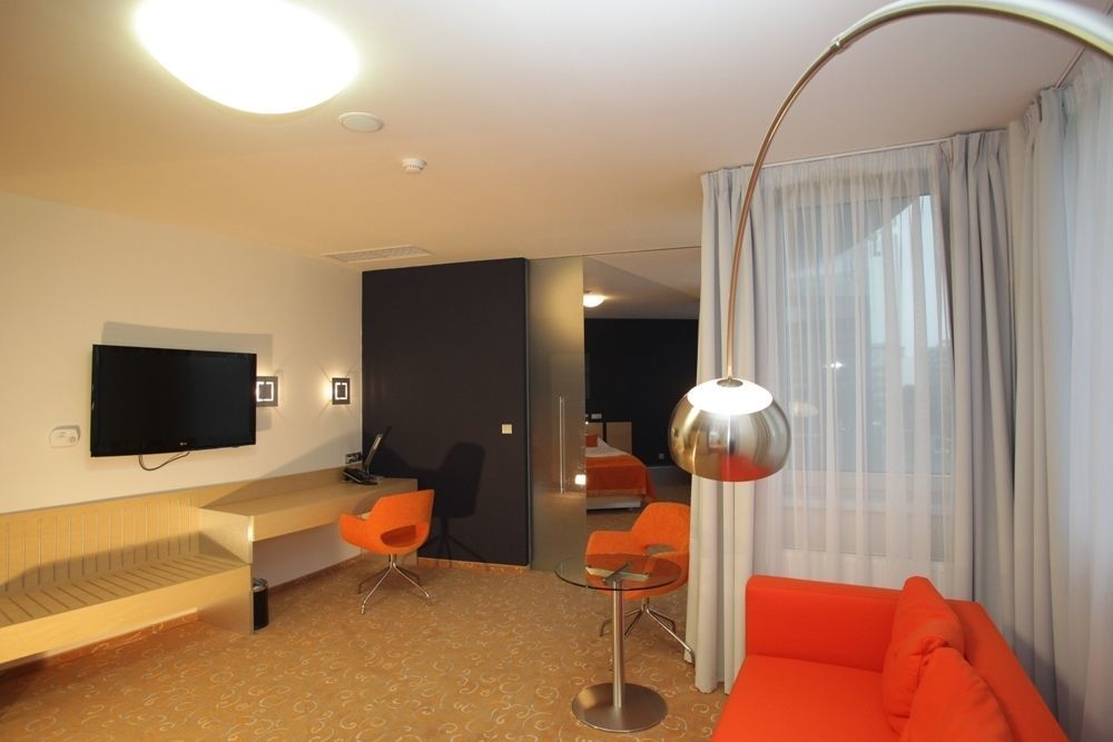 Orea Hotel Atrium Otrokovice Ngoại thất bức ảnh