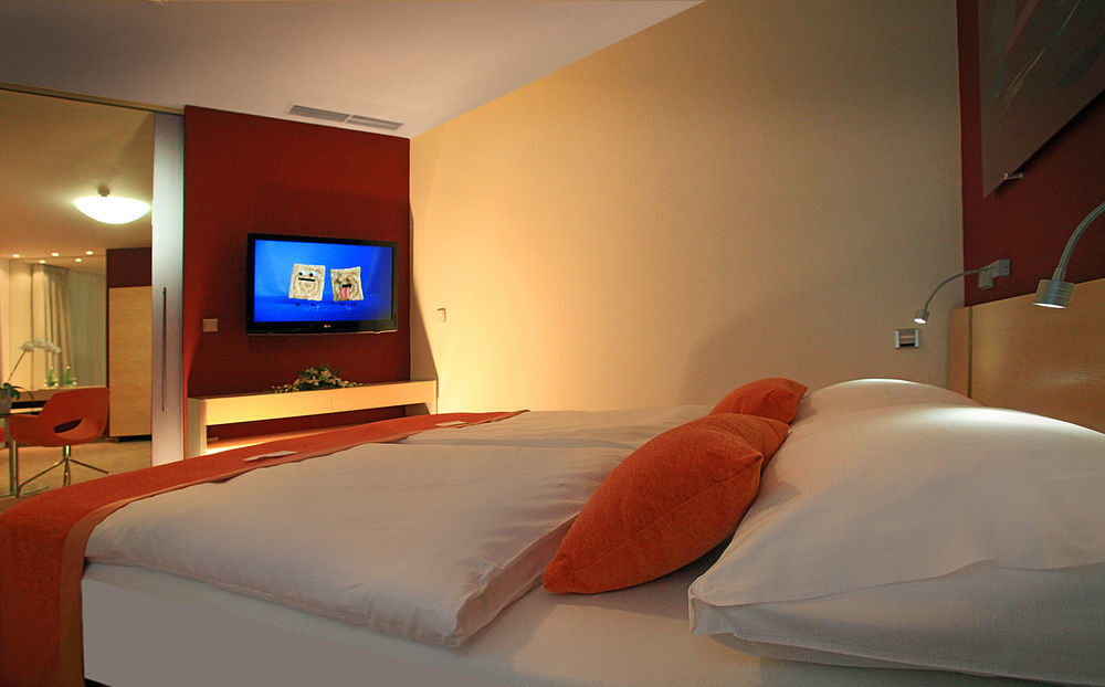 Orea Hotel Atrium Otrokovice Ngoại thất bức ảnh